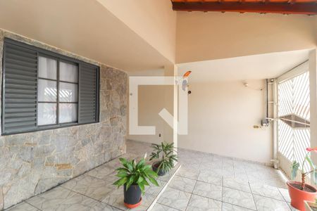 Casa à venda com 250m², 3 quartos e 2 vagasÁrea de Serviço