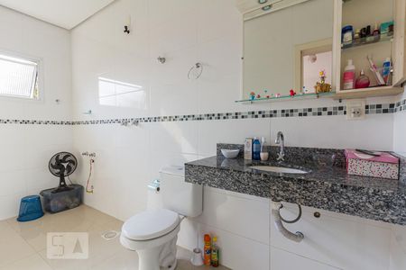 Casa à venda com 171m², 3 quartos e 2 vagasBanheiro da Suíte