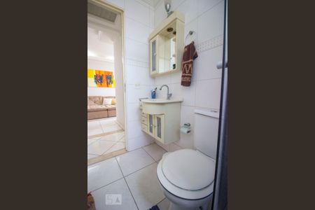 Banheiro de apartamento para alugar com 2 quartos, 58m² em Anhangabaú, Jundiaí