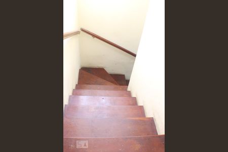 Escada de Casa com 4 quartos, 138m² Vila Santa Clara