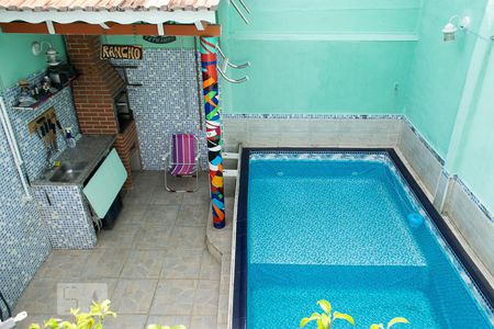 Casa à venda com 122m², 4 quartos e 1 vagaQUINTAL FUNDOS