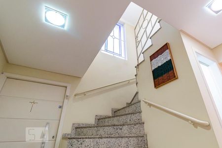 1o. Andar - Sala (Escadas) de casa à venda com 3 quartos, 200m² em Cursino, São Paulo