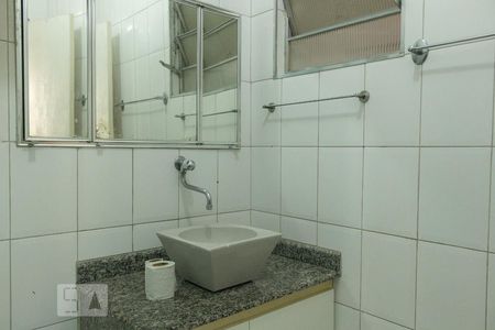 Apartamento para alugar com 78m², 2 quartos e sem vagaDetalhe do banheiro