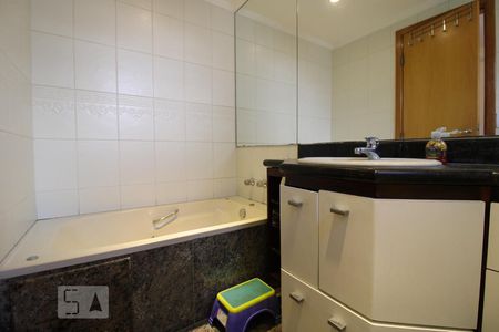 Apartamento para alugar com 130m², 4 quartos e 3 vagasBanheiro da suíte 2 