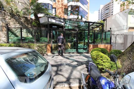 Apartamento para alugar com 130m², 4 quartos e 3 vagasFachada e portaria