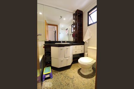 Apartamento para alugar com 130m², 4 quartos e 3 vagasBanheiro da suíte 2 