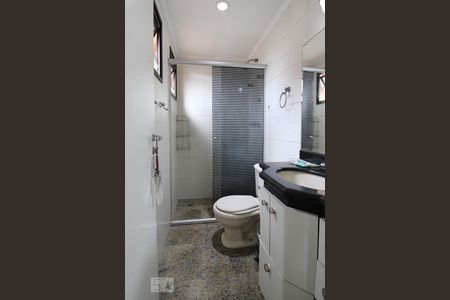 Apartamento para alugar com 130m², 4 quartos e 3 vagasBanheiro da suíte 1 