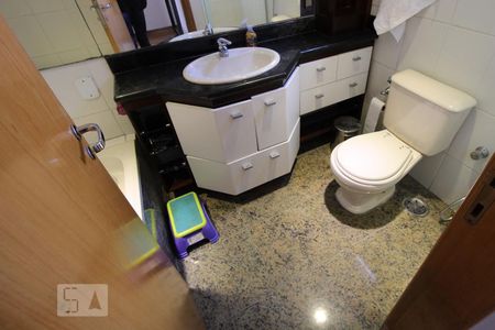 Apartamento para alugar com 130m², 4 quartos e 3 vagasBanheiro da suíte 2 