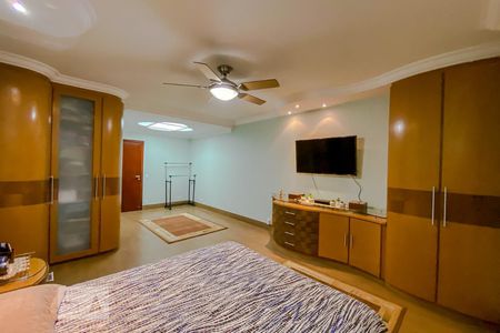 Casa à venda com 610m², 3 quartos e 5 vagasSuite