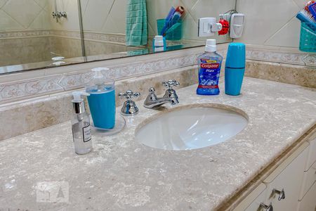 Casa à venda com 610m², 3 quartos e 5 vagasDetalhe Banheiro da Suite 2