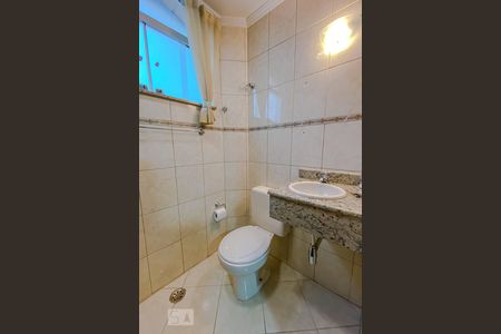 Casa à venda com 610m², 3 quartos e 5 vagasBanheiro do Quarto de Serviço