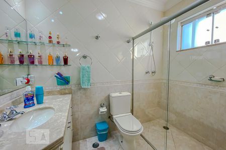 Casa à venda com 610m², 3 quartos e 5 vagasBanheiro da Suite 2