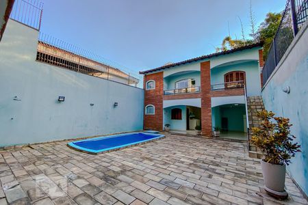 Casa à venda com 610m², 3 quartos e 5 vagasÁrea comum - Piscina