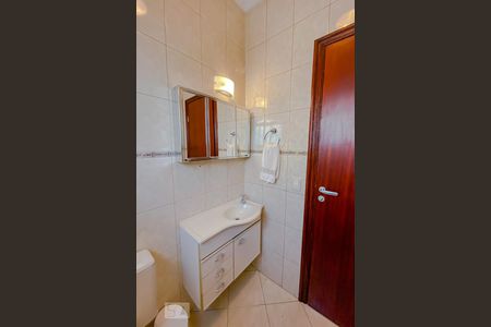 Casa à venda com 610m², 3 quartos e 5 vagasBanheiro do Quarto 2