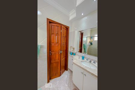 Casa à venda com 610m², 3 quartos e 5 vagasBanheiro da Suite 2