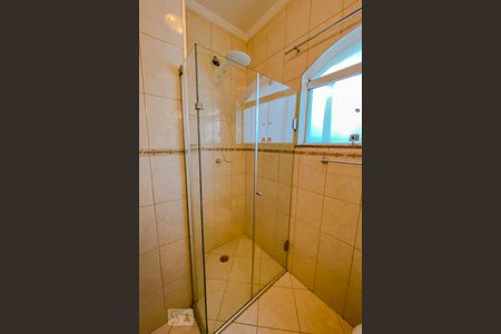 Casa à venda com 610m², 3 quartos e 5 vagasBanheiro do Quarto 2