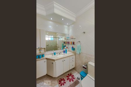 Casa à venda com 610m², 3 quartos e 5 vagasBanheiro da Suite 2