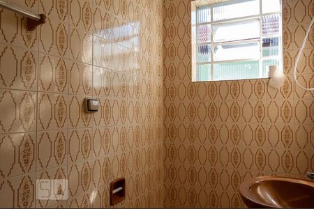 Casa à venda com 180m², 4 quartos e 2 vagasBanheiro 1