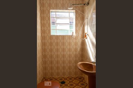 Casa à venda com 180m², 4 quartos e 2 vagasBanheiro 1