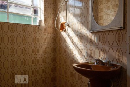 Casa à venda com 180m², 4 quartos e 2 vagasBanheiro 1