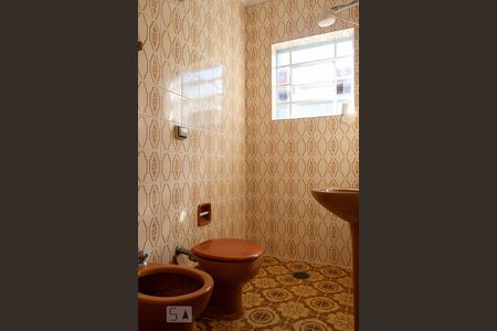 Casa à venda com 180m², 4 quartos e 2 vagasBanheiro 1