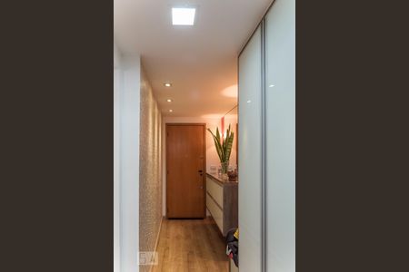 Corredor de entrada de apartamento para alugar com 2 quartos, 70m² em Tijuca, Rio de Janeiro
