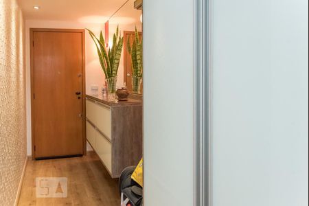 Corredor de entrada de apartamento para alugar com 2 quartos, 70m² em Tijuca, Rio de Janeiro