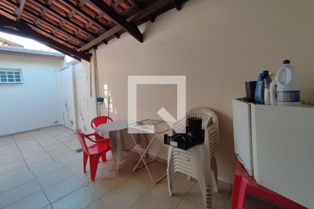 Casa à venda com 200m², 5 quartos e 5 vagasCasa fundo - Área de serviço