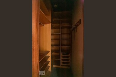 Casa para alugar com 360m², 4 quartos e 1 vagaCloset