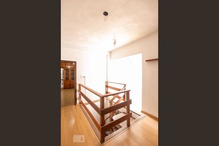 Casa para alugar com 360m², 4 quartos e 1 vagaEscada