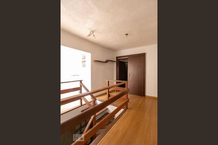 Casa para alugar com 360m², 4 quartos e 1 vagaEscada