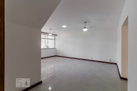 Sala de apartamento para alugar com 2 quartos, 120m² em Jardim Guanabara, Rio de Janeiro