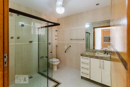 Apartamento para alugar com 120m², 2 quartos e 1 vagaBanheiro da Suíte