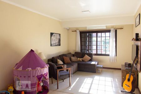 Sala de casa à venda com 3 quartos, 330m² em Ipanema, Porto Alegre