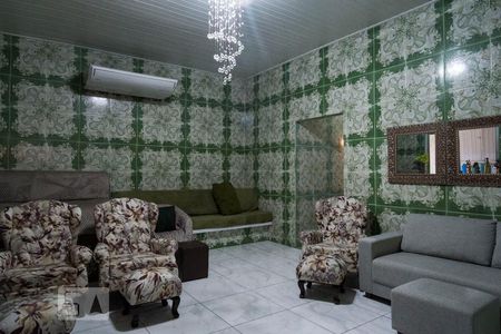 Sala de casa à venda com 3 quartos, 340m² em Vila Nova, Porto Alegre