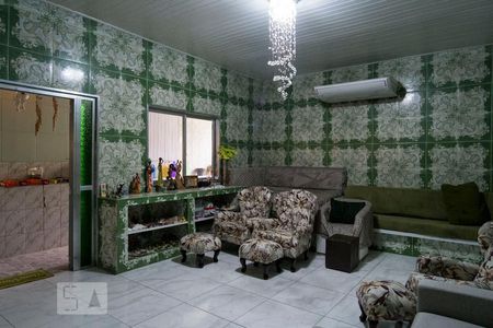 Sala de casa à venda com 3 quartos, 340m² em Vila Nova, Porto Alegre