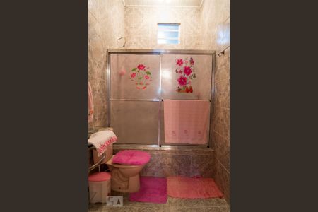 Casa à venda com 340m², 3 quartos e 2 vagasBanheiro da Suíte 2
