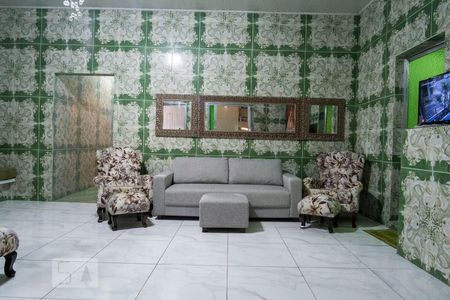 Sala de casa à venda com 3 quartos, 340m² em Vila Nova, Porto Alegre