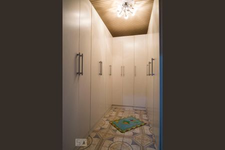 Casa à venda com 340m², 3 quartos e 2 vagasCloset da suíte 3