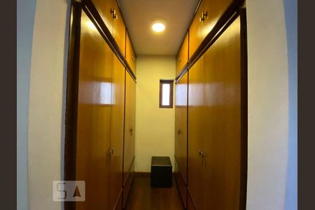 Casa à venda com 436m², 6 quartos e 6 vagasCloset