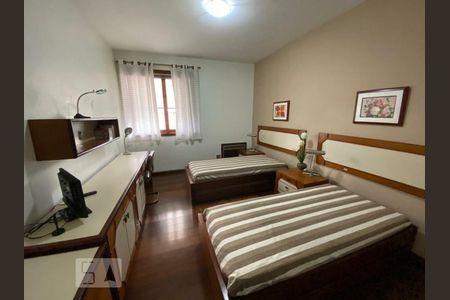 Casa à venda com 436m², 6 quartos e 6 vagasQuarto