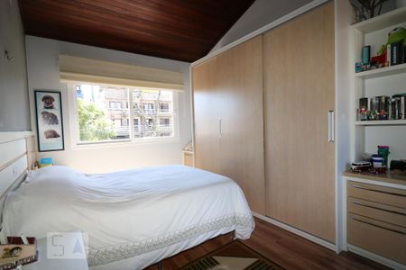 Casa à venda com 405m², 5 quartos e 4 vagas Casa à venda com 405m², 5 quartos e 4 vagasQuarto 2 - Suíte