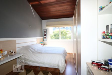 Casa à venda com 405m², 5 quartos e 4 vagas Casa à venda com 405m², 5 quartos e 4 vagasQuarto 2 - Suíte