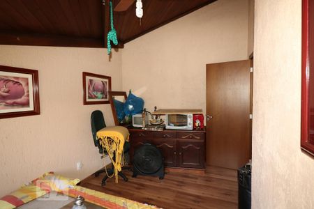 Casa à venda com 405m², 5 quartos e 4 vagas Casa à venda com 405m², 5 quartos e 4 vagasQuarto de Serviço