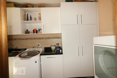 Casa à venda com 405m², 5 quartos e 4 vagas Casa à venda com 405m², 5 quartos e 4 vagasÁrea de Serviço