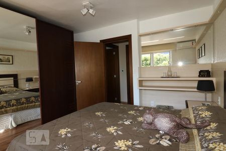Casa à venda com 405m², 5 quartos e 4 vagas Casa à venda com 405m², 5 quartos e 4 vagasQuarto 1