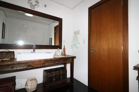 Casa à venda com 405m², 5 quartos e 4 vagas Casa à venda com 405m², 5 quartos e 4 vagasLavabo