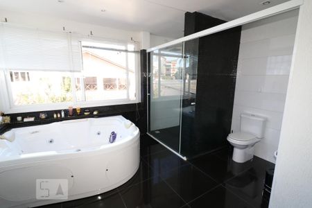 Casa à venda com 405m², 5 quartos e 4 vagas Casa à venda com 405m², 5 quartos e 4 vagasBanheiro da Suíte 1