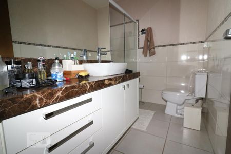 Casa à venda com 405m², 5 quartos e 4 vagas Casa à venda com 405m², 5 quartos e 4 vagasBanheiro 1