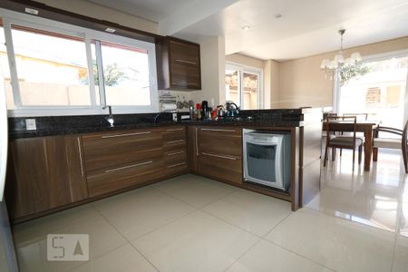 Casa à venda com 405m², 5 quartos e 4 vagas Casa à venda com 405m², 5 quartos e 4 vagasCozinha